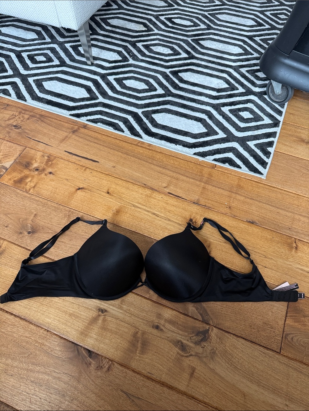 Victoria's Secret Black Smooth T-Shirt Push-Up Bra